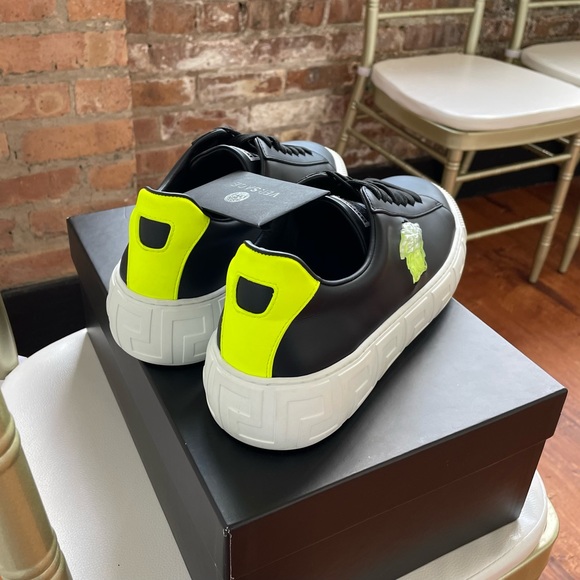 VERSACE GRECA LEATHER SNEAKER (US 10) - Picture 5 of 14